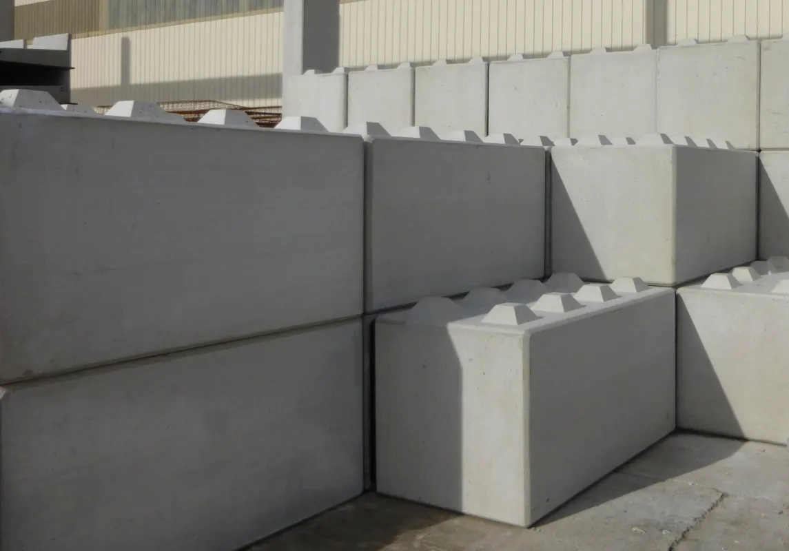 B ton Blocs pr fabriqu s en b ton Maison Bleue pr fabrication b ton